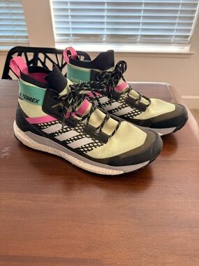 adidas Terrex Free Hiker PrimeBlue High-Top Trail Boots in Neon Size 11.5 men